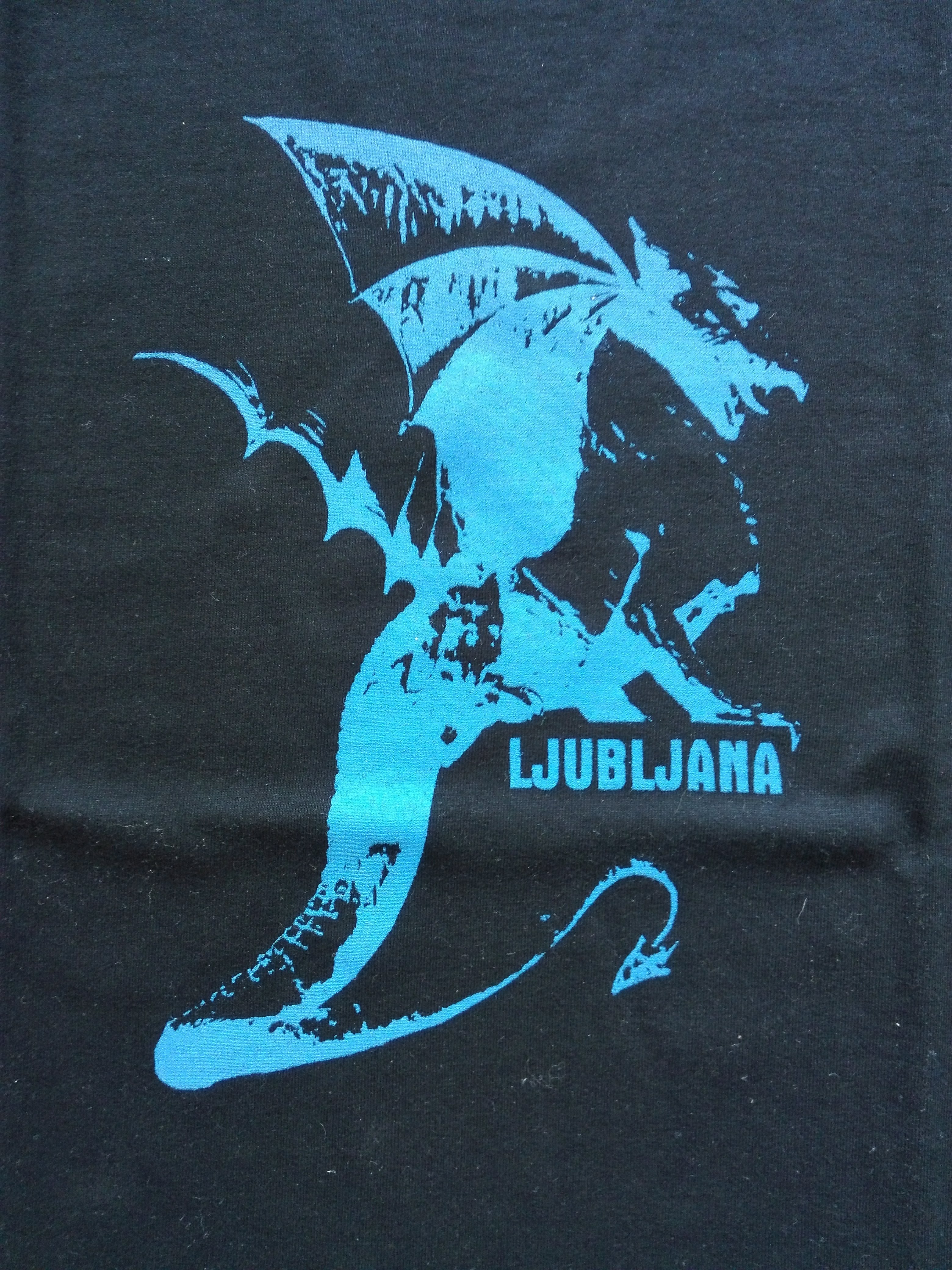 črna majica Ljubljana